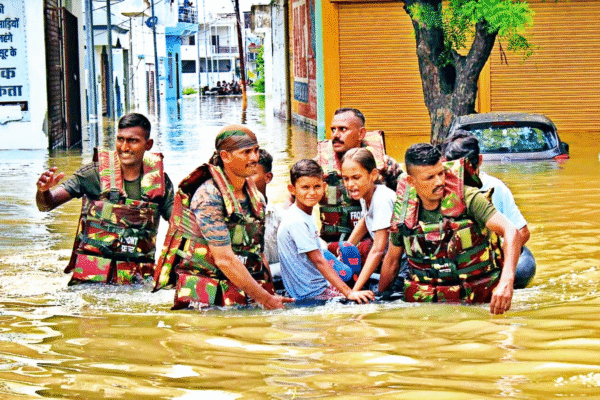 Uttar Pradesh Flood Crisis 2025: Heavy Rains Flood 21 Districts, Life Disrupted Uttar Pradesh Flood Crisis 2025